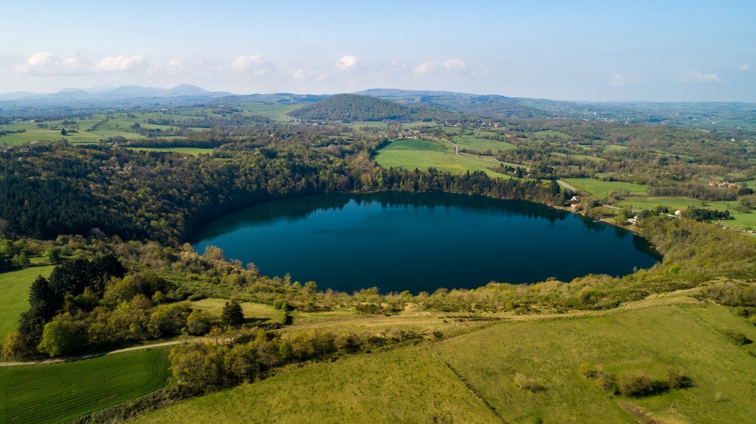 top-15-des-plus-beaux-lacs-en-auvergne